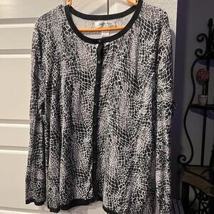 Judith Hart Woman 2X Black and White Patterned Button-Up Top